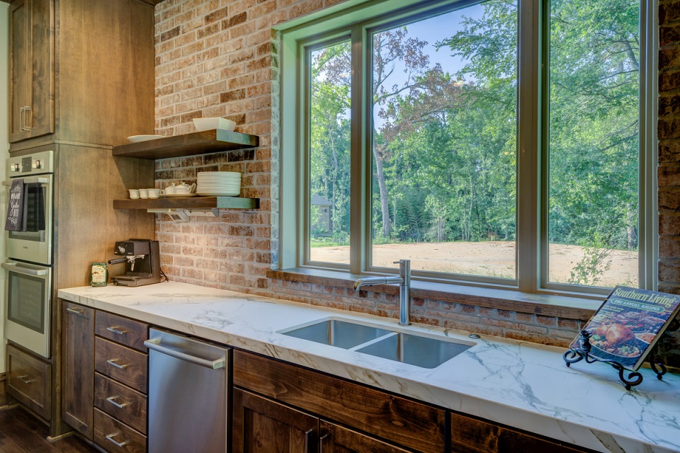 L’élégance naturelle des studios de jardin en bois: un espace de créativité et de tranquillité